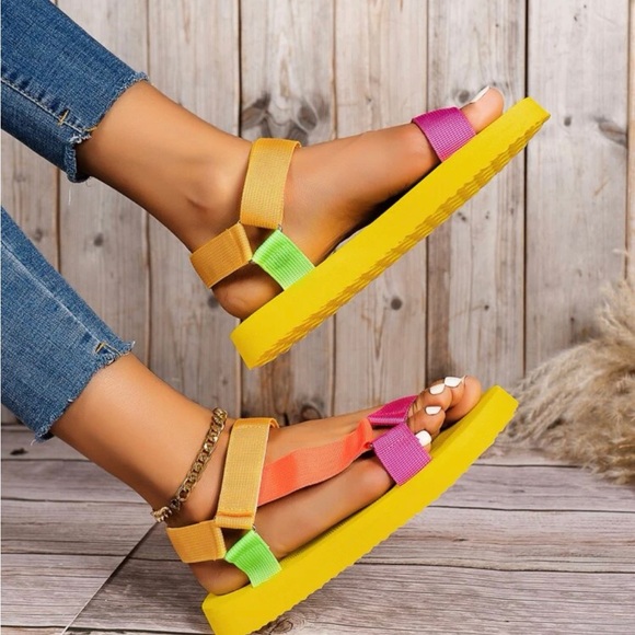 Color Block Hook-and-loop Fastener Sport Sandals SIZE 7.5 NWT - Picture 2 of 6